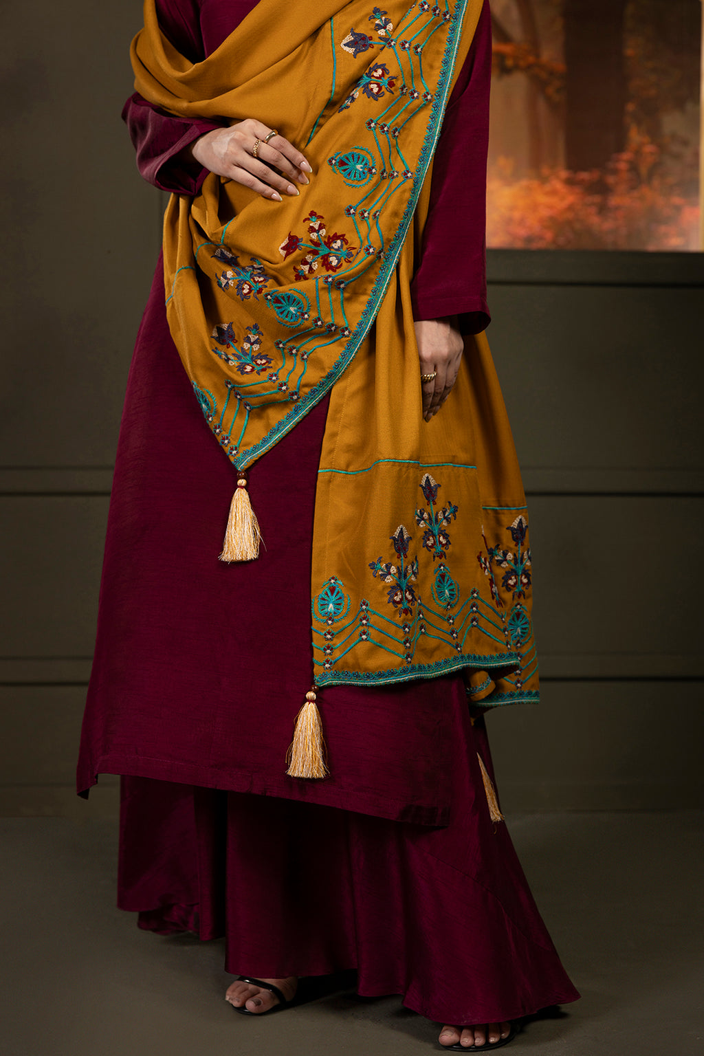 Embroidered Shawl - 0015