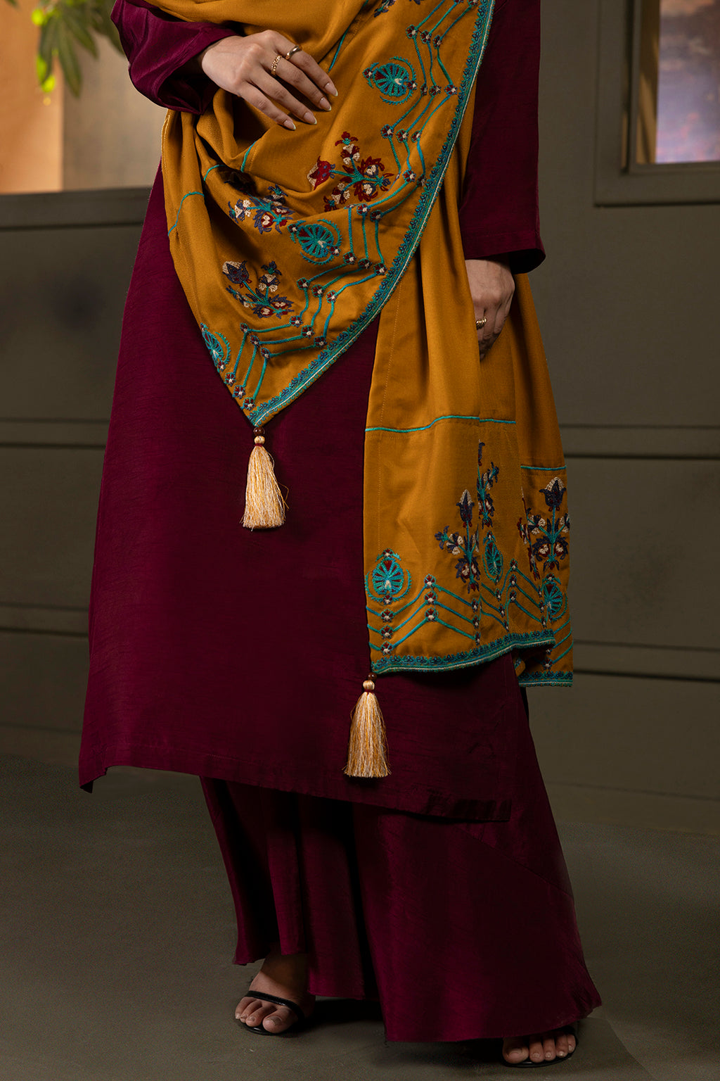 Embroidered Shawl - 0015