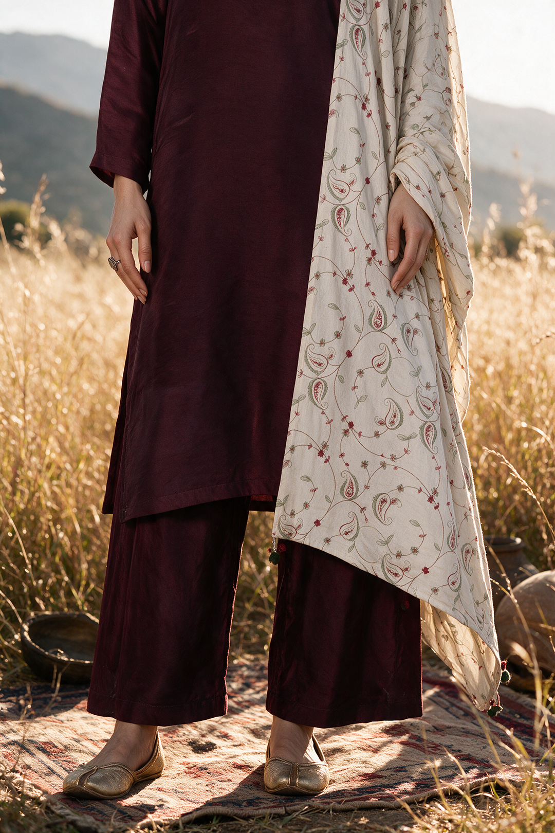Resham Embroidered Shawl - 0013
