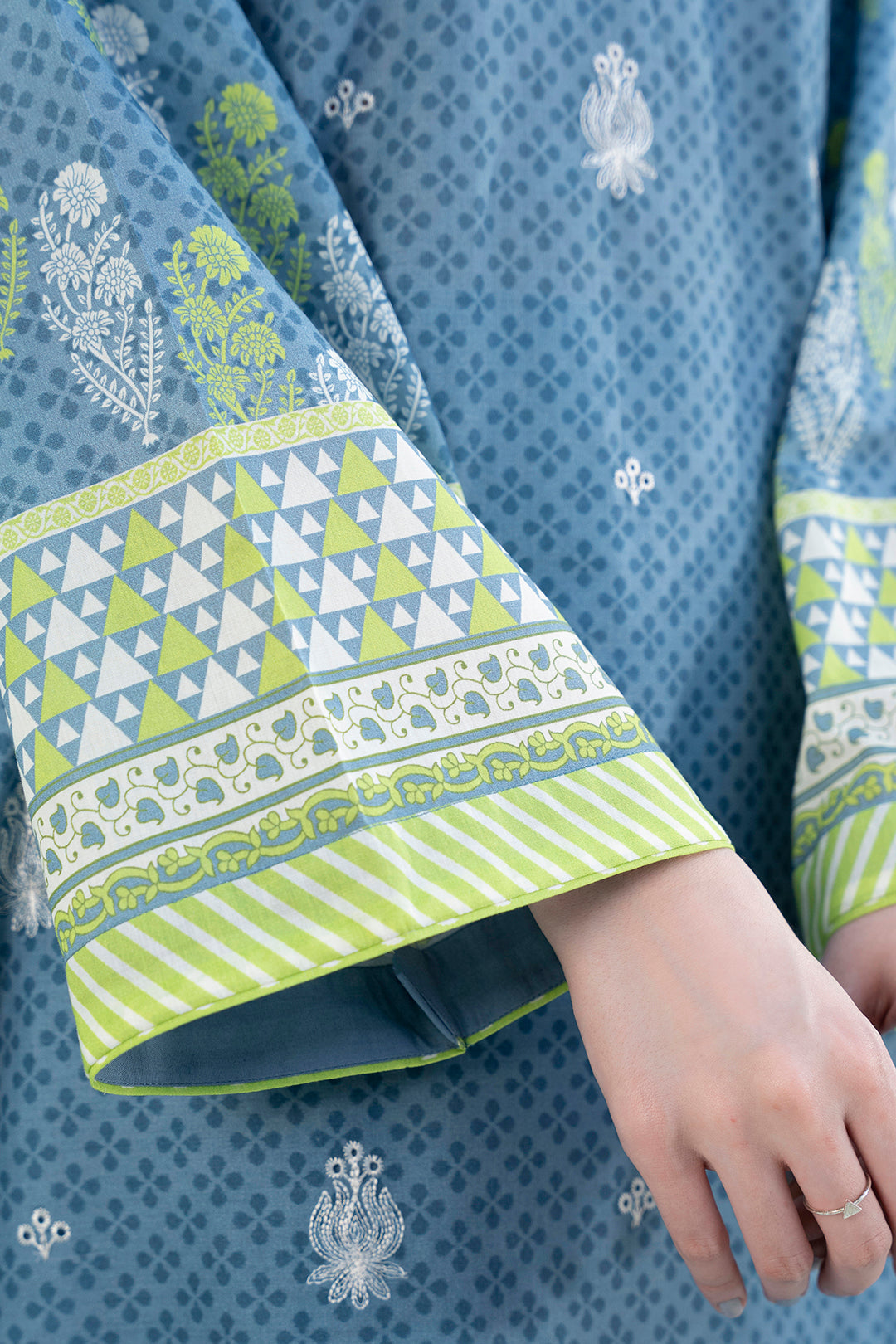 Embroidered Shirt Shalwar Dupatta - 0679