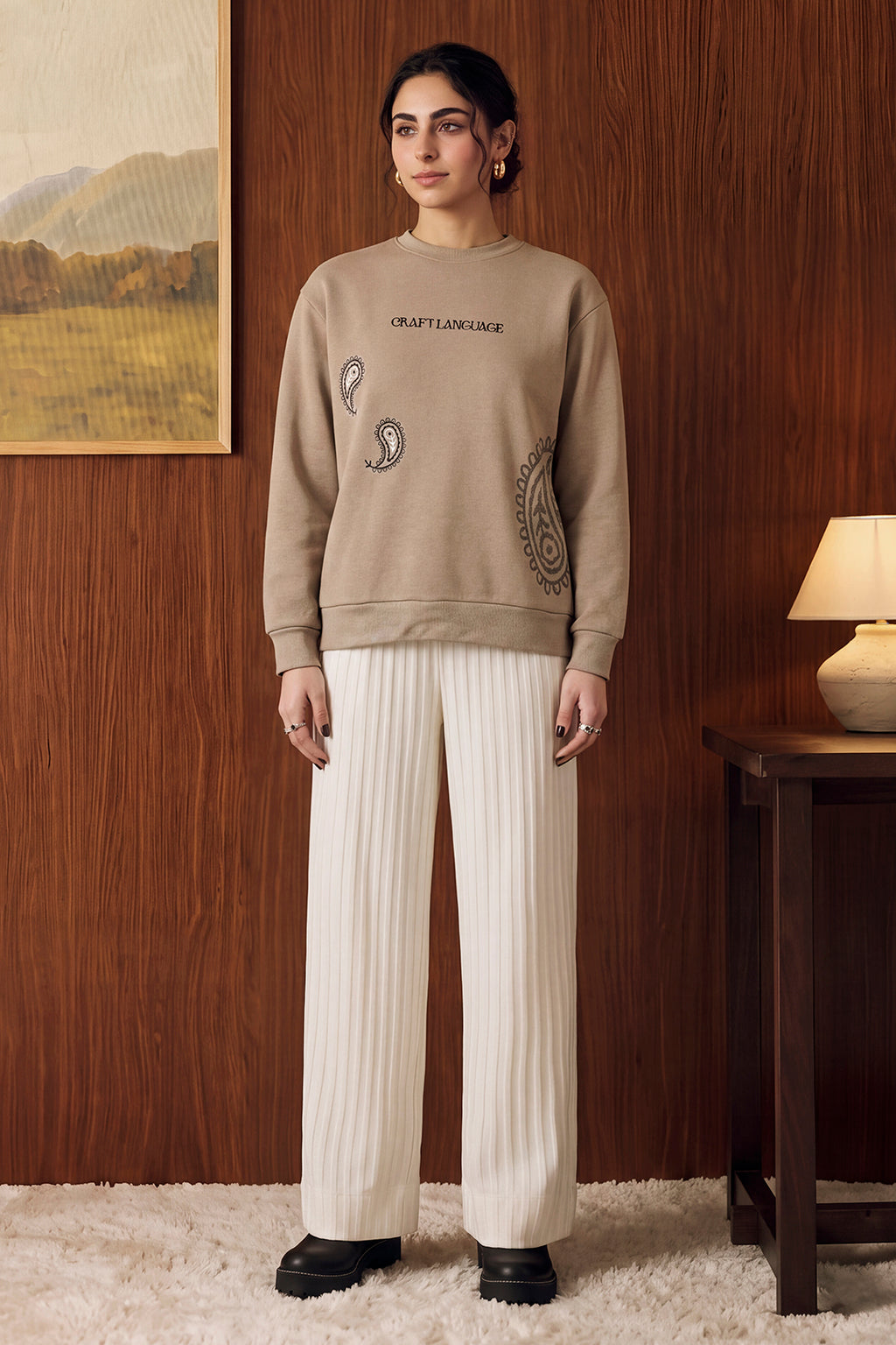 Relaxed fit Embroidered Sweatshirt - 1106