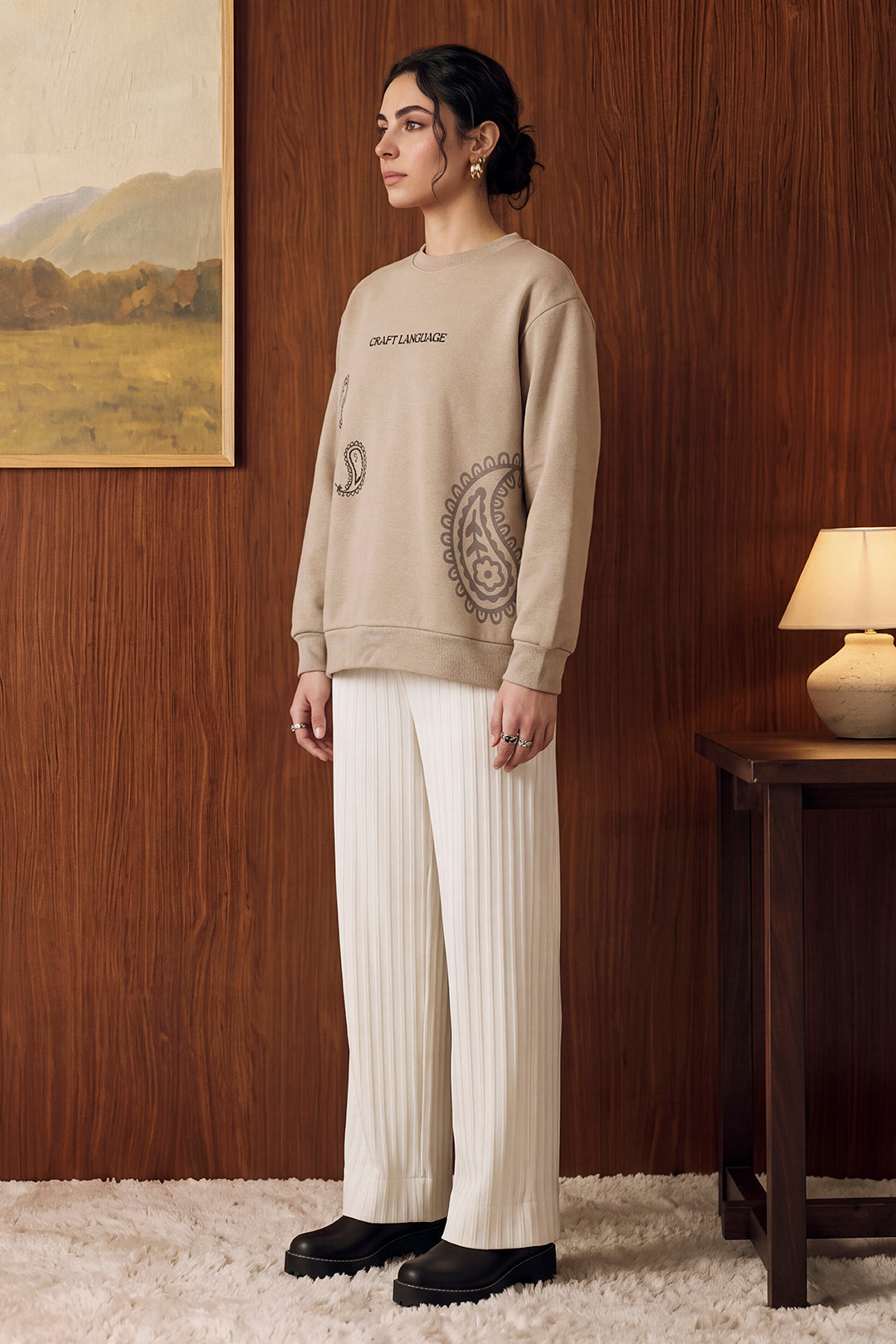Relaxed fit Embroidered Sweatshirt - 1106