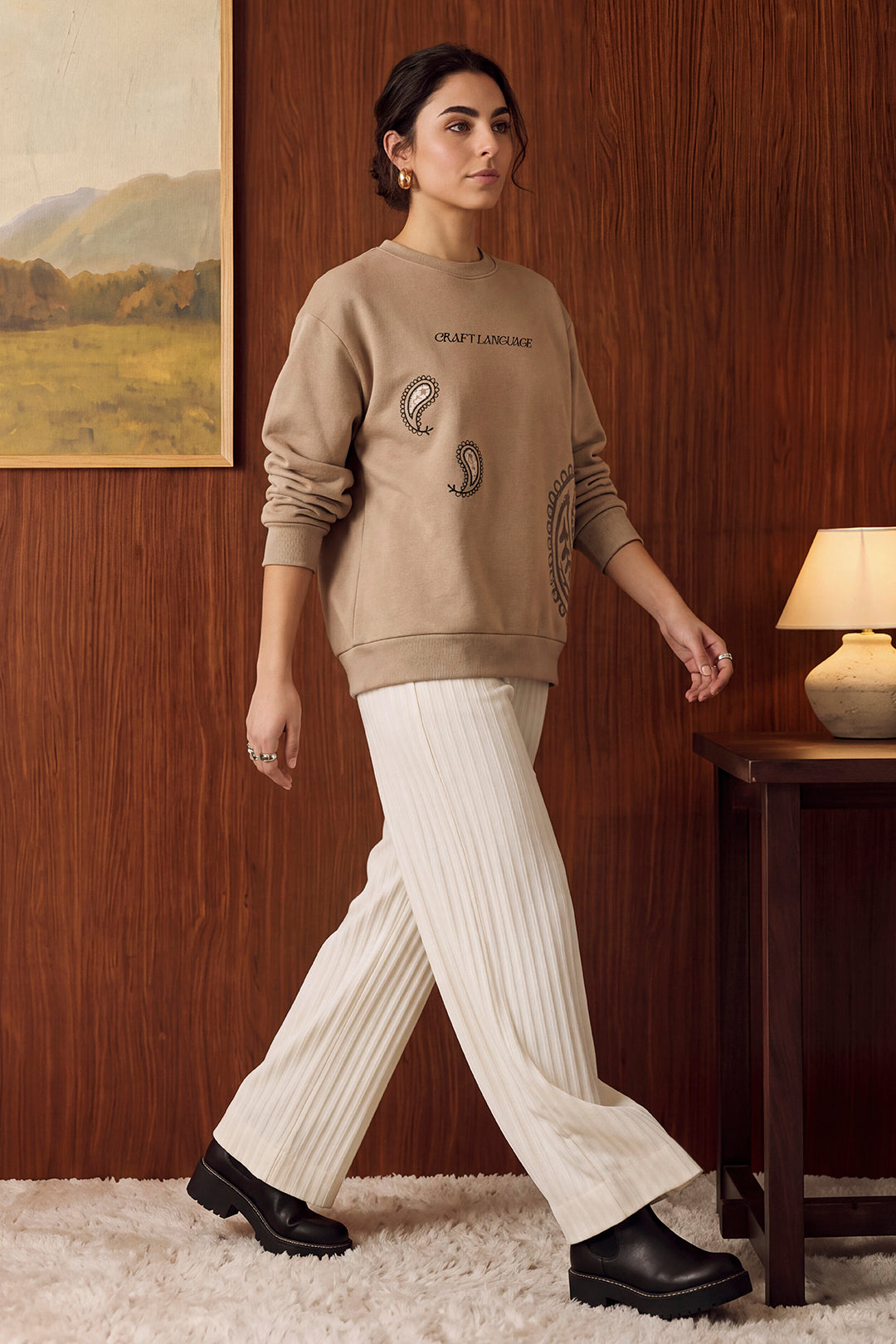 Relaxed fit Embroidered Sweatshirt - 1106