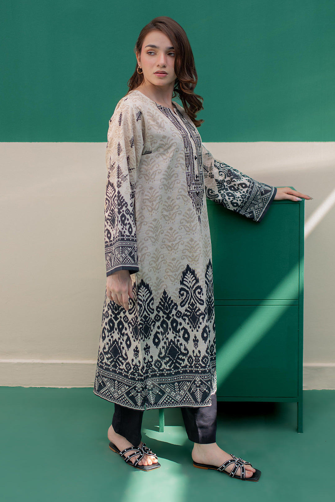 Embroidered Kurta - 2968