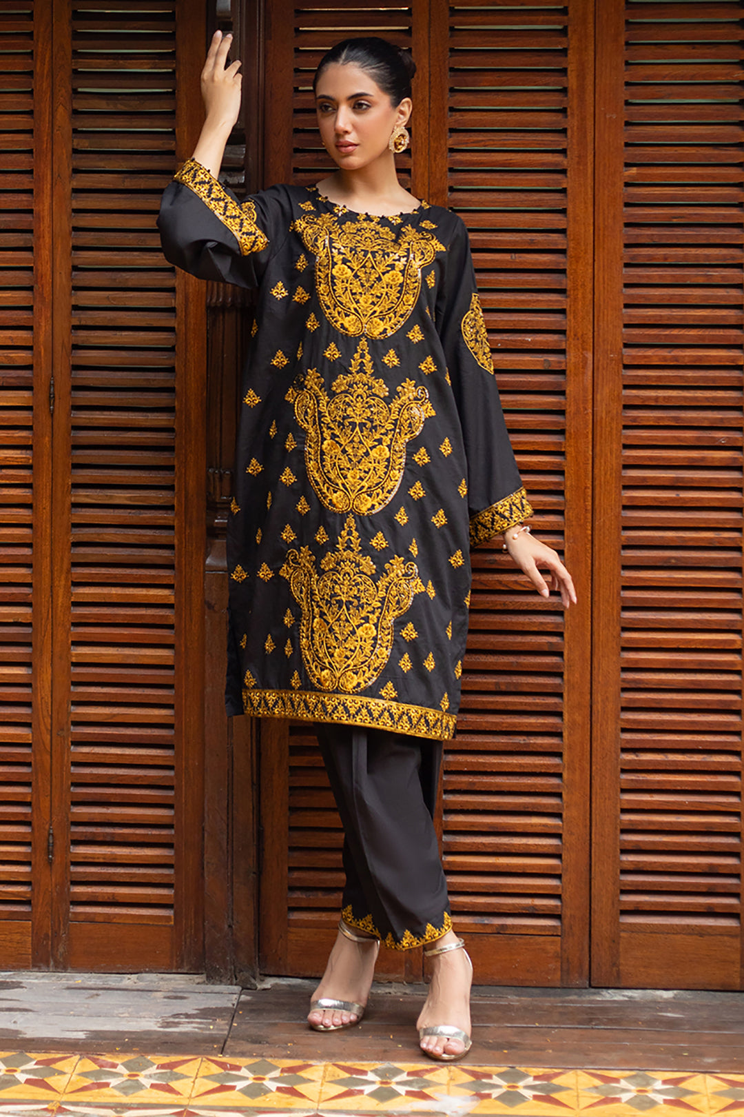 Embroidered Kurta Trouser - 3234