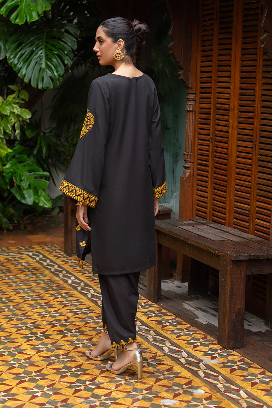 Embroidered Kurta Trouser - 3234