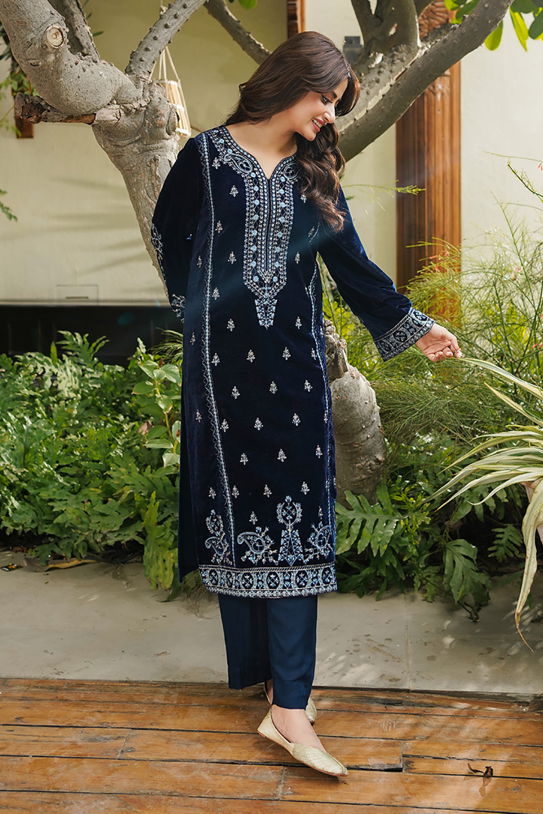 Embroidered Kurta Trouser - 3276