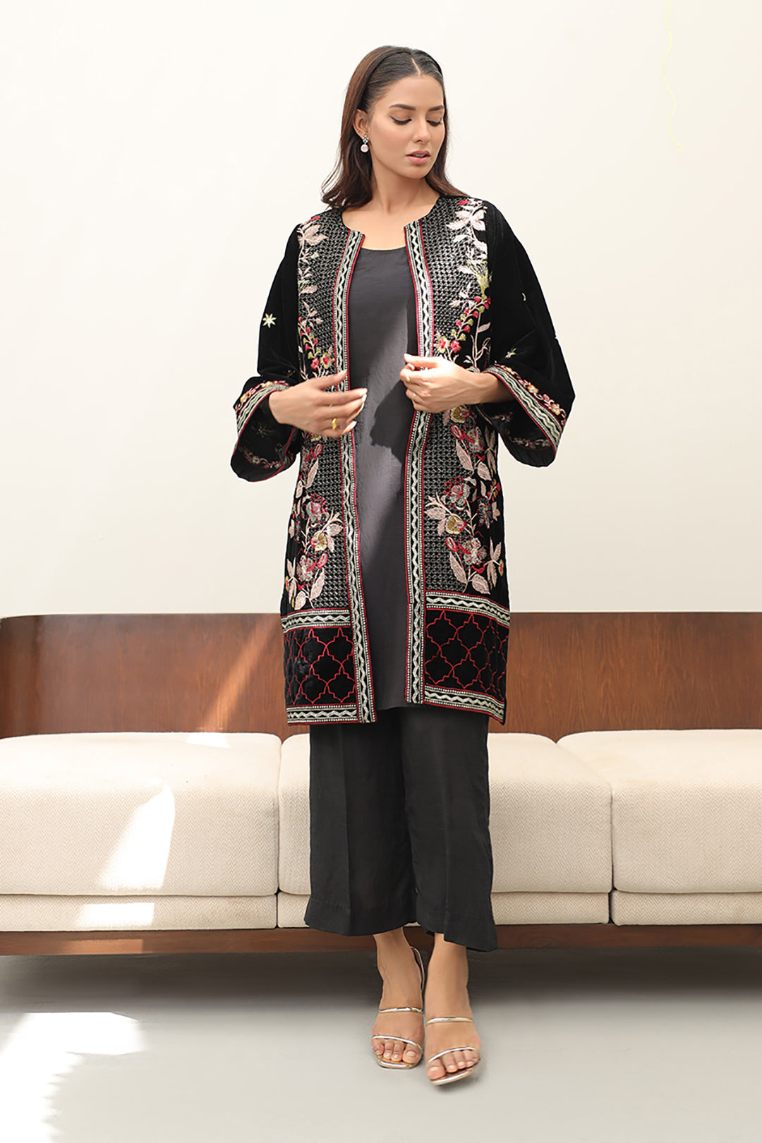 DREAANGEL FASHION Woens Kurta Set Pure Cotton Ebroidery Work