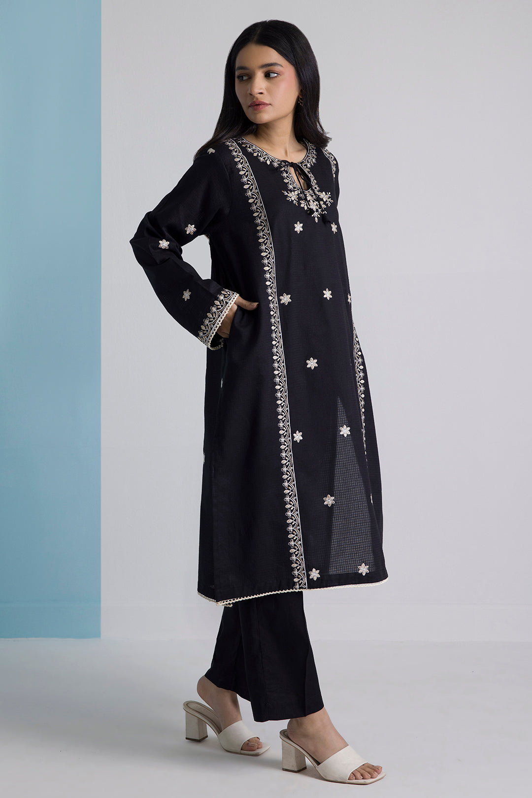 Embroidered Kurta Trouser - 1980