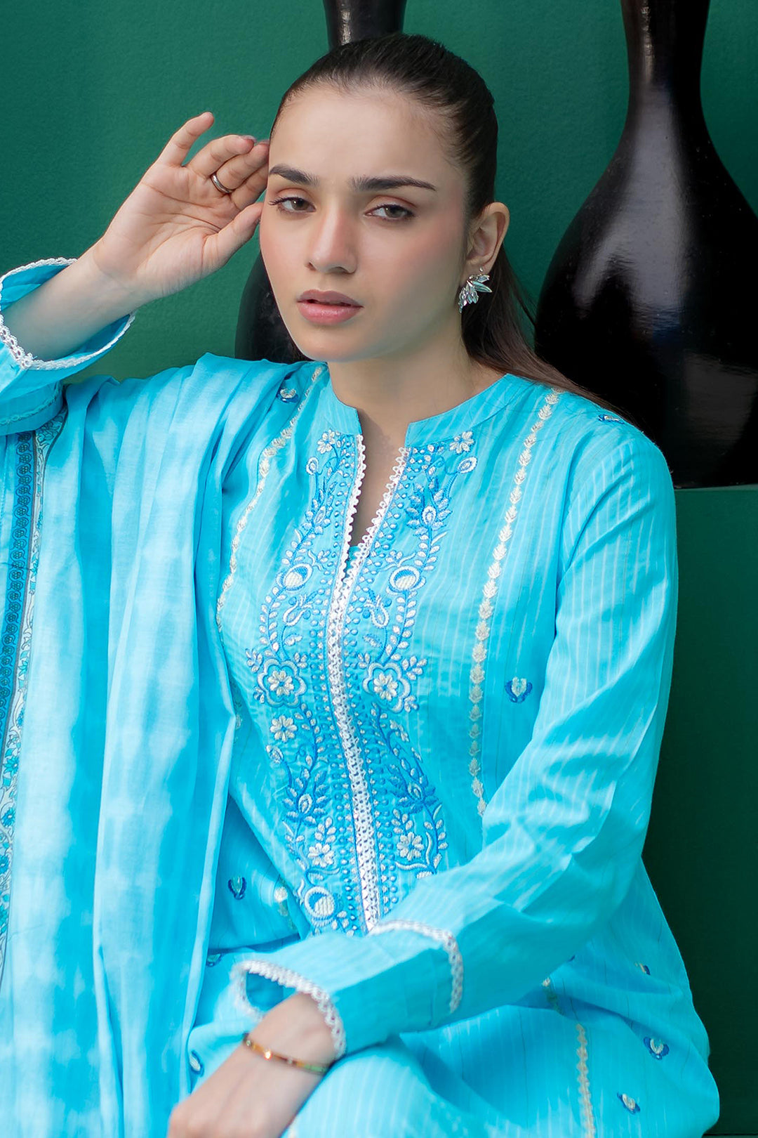 Embroidered Kurta Trouser - 3093