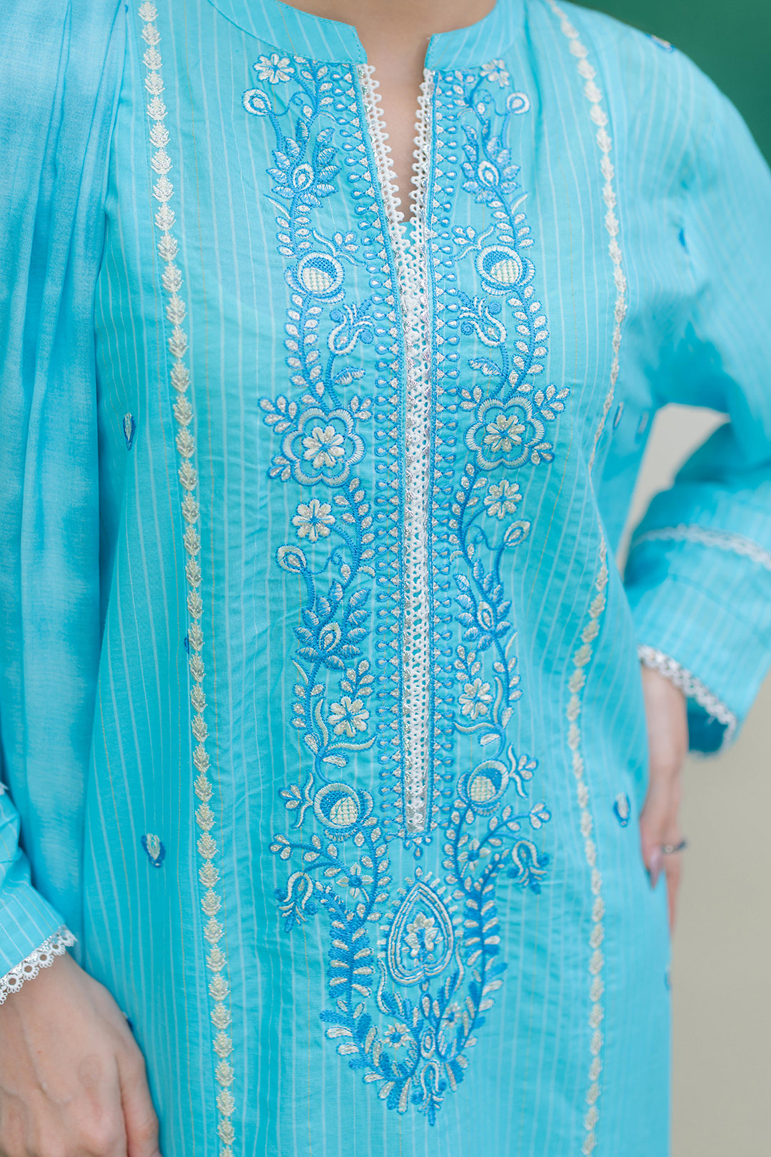 Embroidered Kurta Trouser - 3093